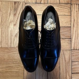 Meermin Black Cap-toe Oxfords